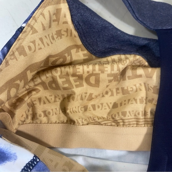 Lululemon‎ Blue and white sports built in bra tank top - Picture 5 of 7